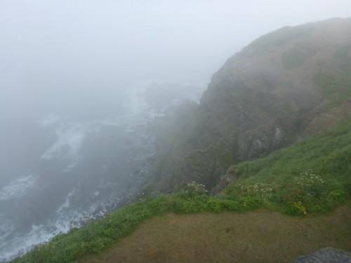 襟裳岬の断崖絶壁